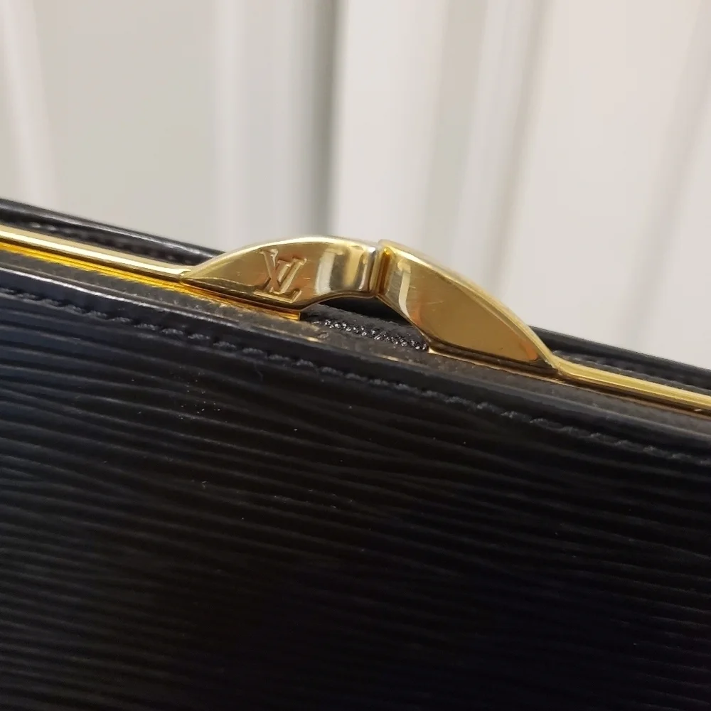 Louis Vuitton Epi Black Leather Kisslock Close Wallet, 2007